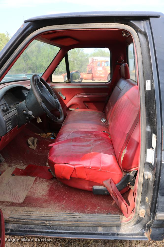 image for item DD0242 1992 Ford F150 pickup truck