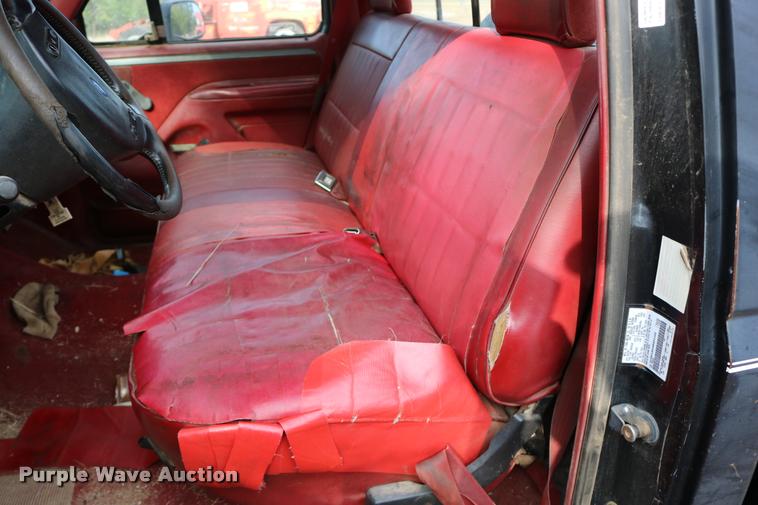 image for item DD0242 1992 Ford F150 pickup truck