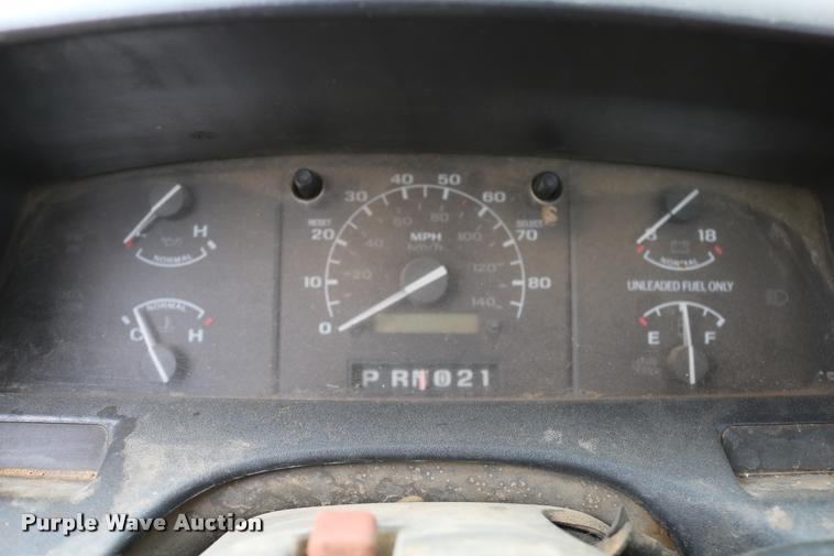 image for item DD0242 1992 Ford F150 pickup truck