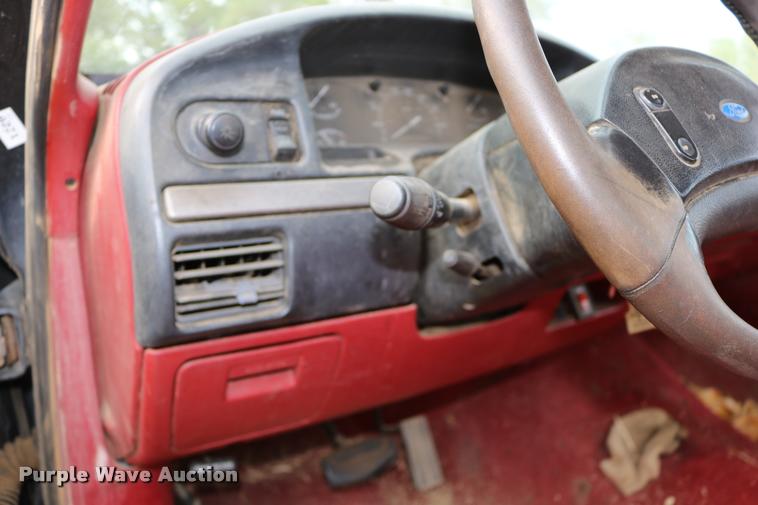 image for item DD0242 1992 Ford F150 pickup truck