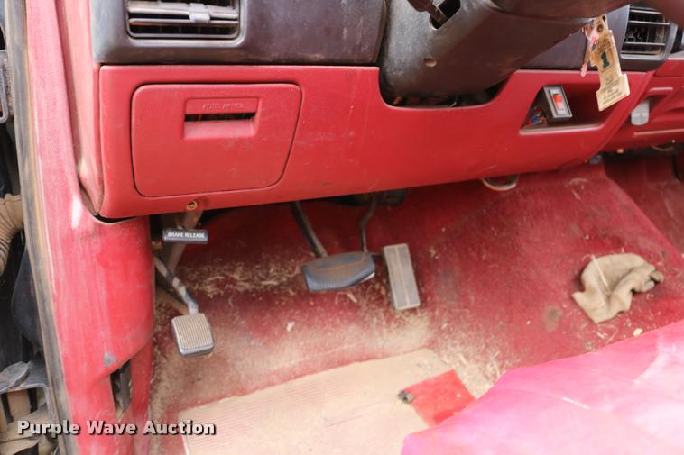 image for item DD0242 1992 Ford F150 pickup truck