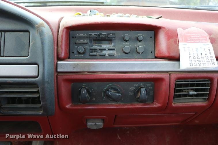 image for item DD0242 1992 Ford F150 pickup truck