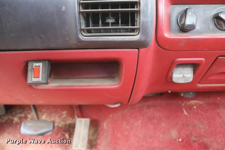 image for item DD0242 1992 Ford F150 pickup truck