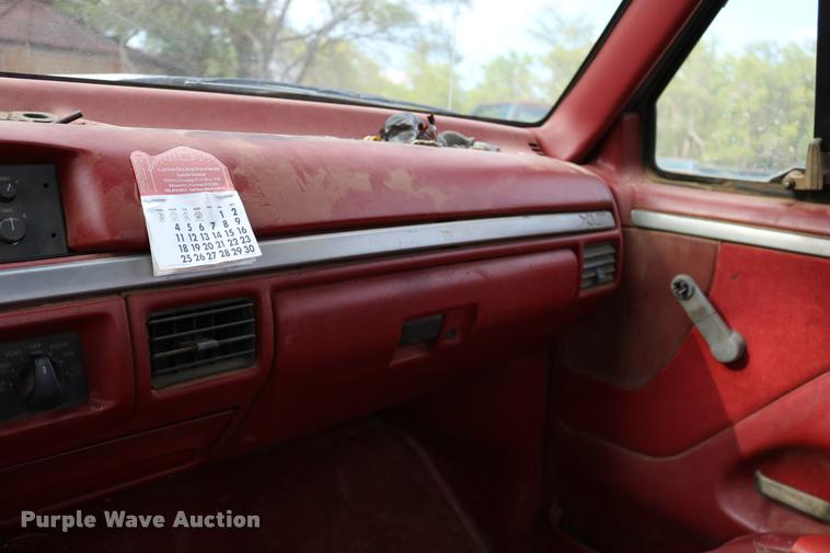 image for item DD0242 1992 Ford F150 pickup truck