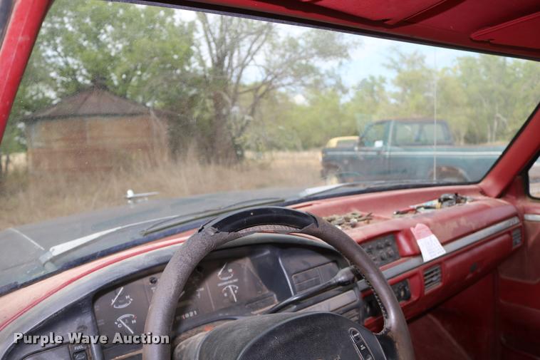 image for item DD0242 1992 Ford F150 pickup truck