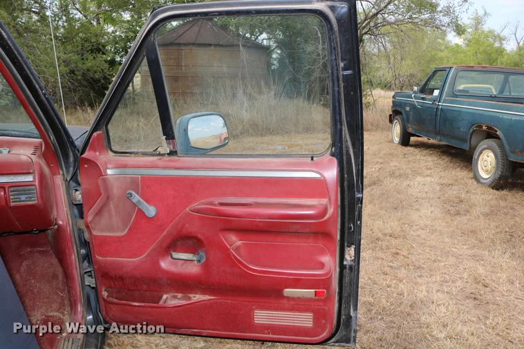 image for item DD0242 1992 Ford F150 pickup truck