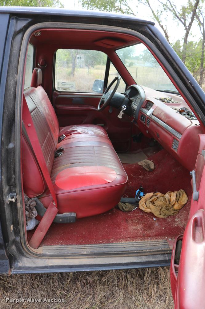 image for item DD0242 1992 Ford F150 pickup truck