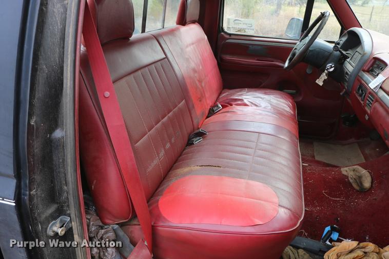 image for item DD0242 1992 Ford F150 pickup truck