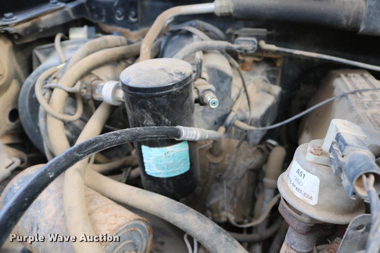 image for item DD0242 1992 Ford F150 pickup truck