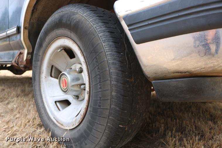 image for item DD0242 1992 Ford F150 pickup truck