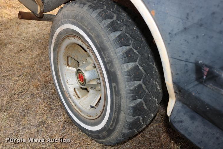 image for item DD0242 1992 Ford F150 pickup truck