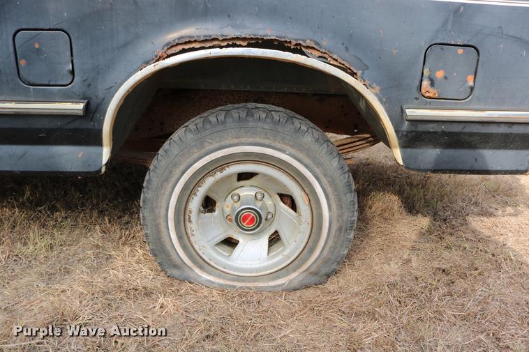 image for item DD0242 1992 Ford F150 pickup truck