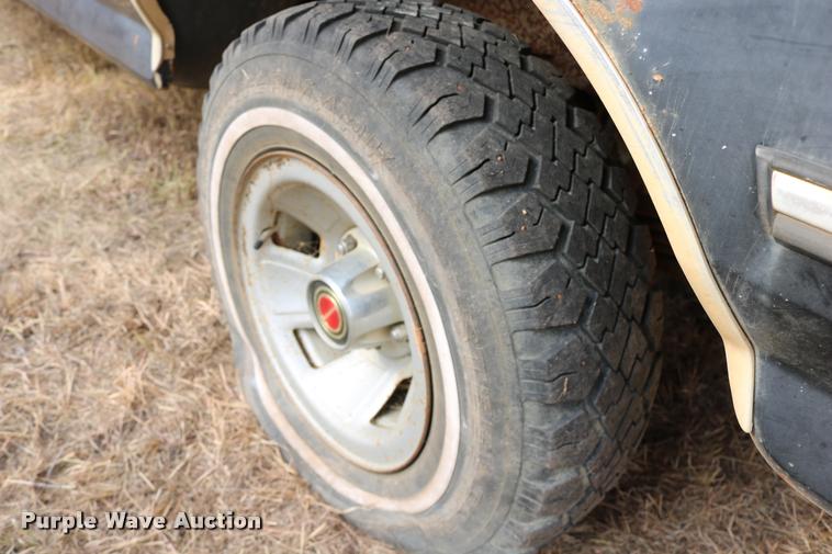 image for item DD0242 1992 Ford F150 pickup truck