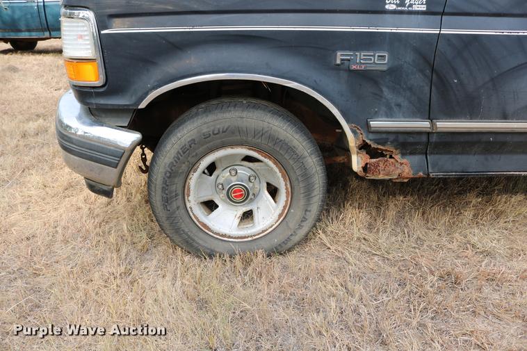 image for item DD0242 1992 Ford F150 pickup truck