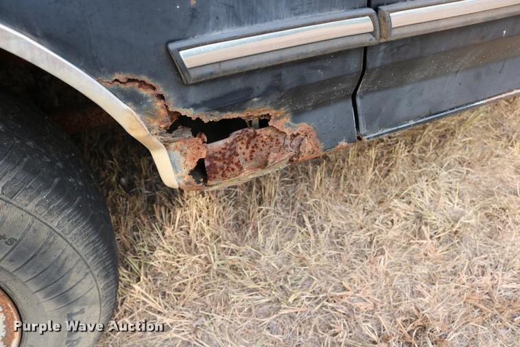 image for item DD0242 1992 Ford F150 pickup truck