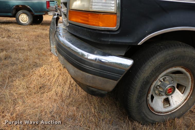 image for item DD0242 1992 Ford F150 pickup truck