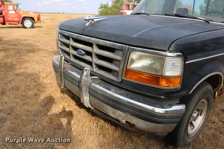 image for item DD0242 1992 Ford F150 pickup truck