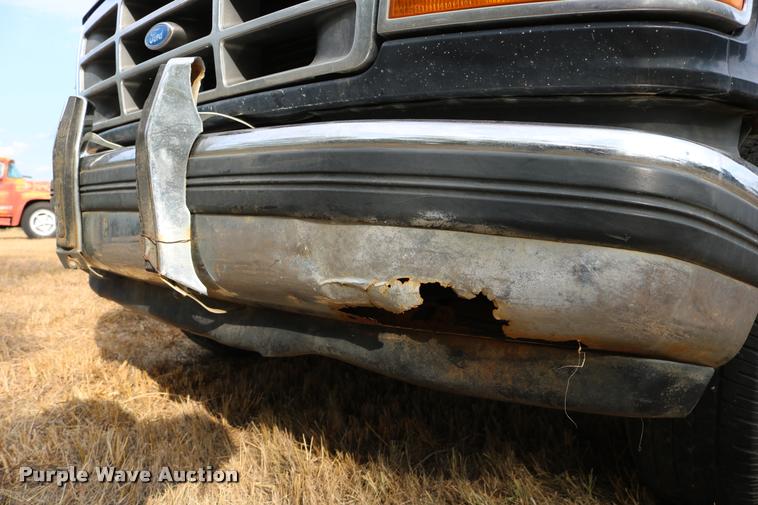 image for item DD0242 1992 Ford F150 pickup truck