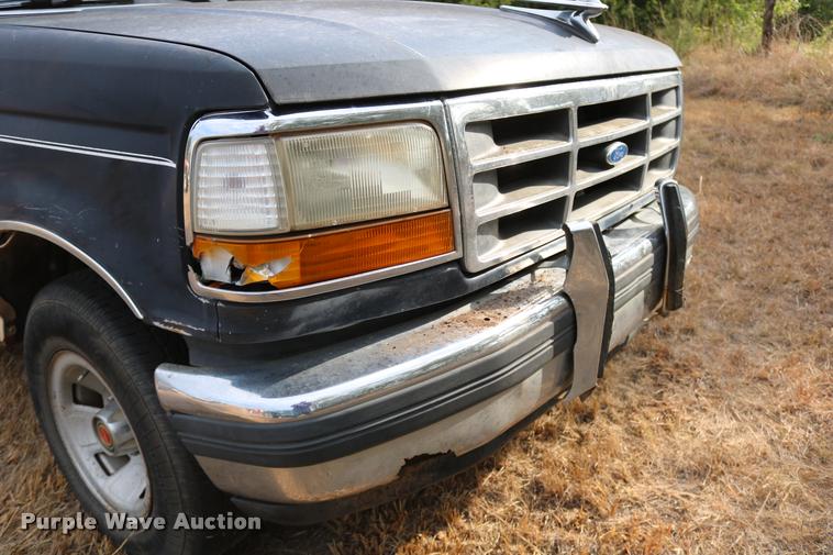 image for item DD0242 1992 Ford F150 pickup truck