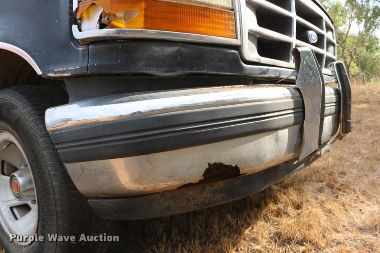 image for item DD0242 1992 Ford F150 pickup truck