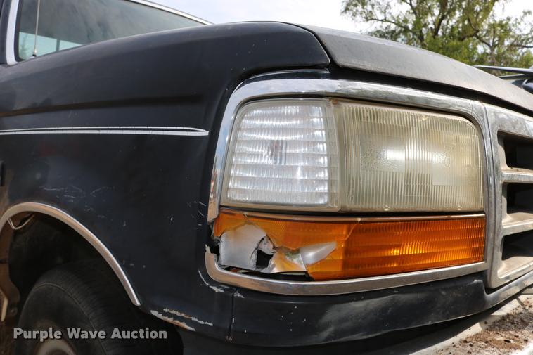 image for item DD0242 1992 Ford F150 pickup truck