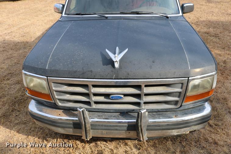 image for item DD0242 1992 Ford F150 pickup truck