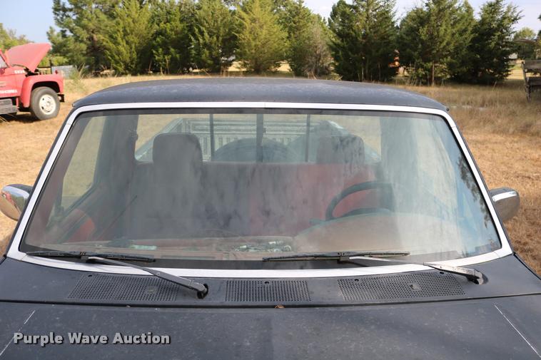 image for item DD0242 1992 Ford F150 pickup truck