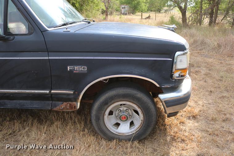 image for item DD0242 1992 Ford F150 pickup truck