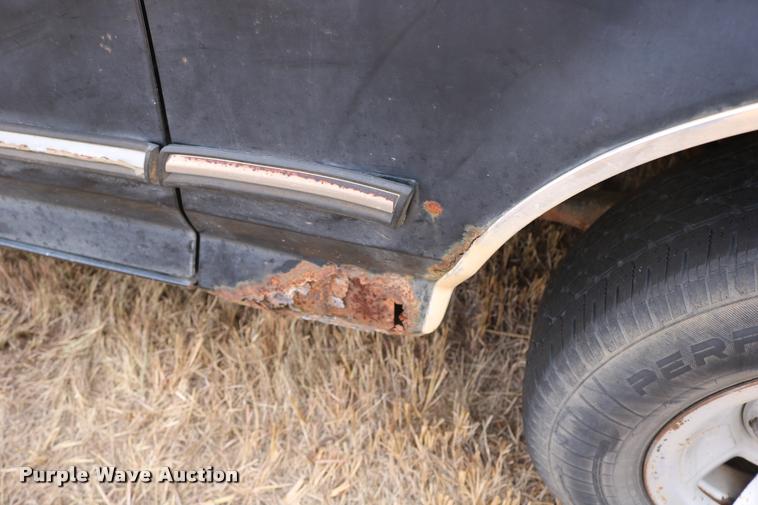 image for item DD0242 1992 Ford F150 pickup truck