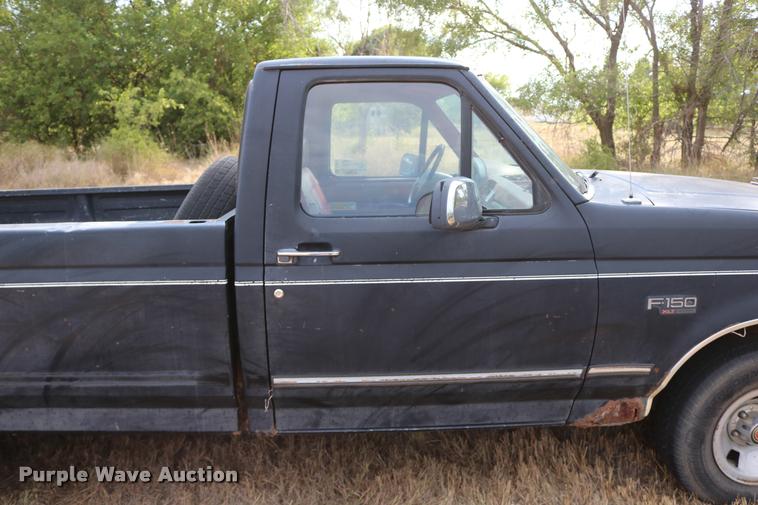 image for item DD0242 1992 Ford F150 pickup truck
