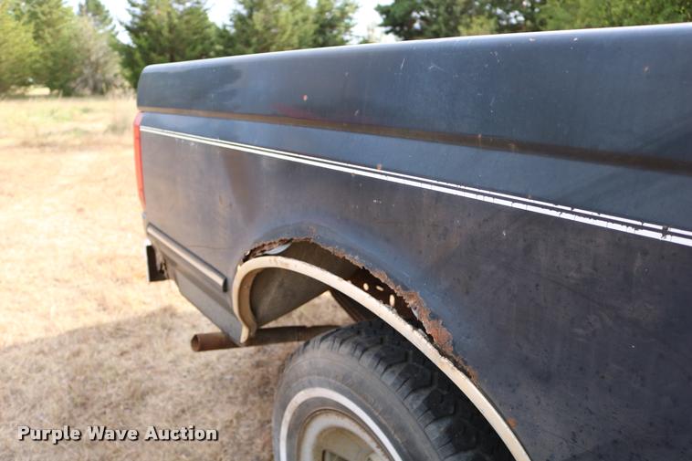 image for item DD0242 1992 Ford F150 pickup truck