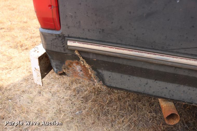 image for item DD0242 1992 Ford F150 pickup truck