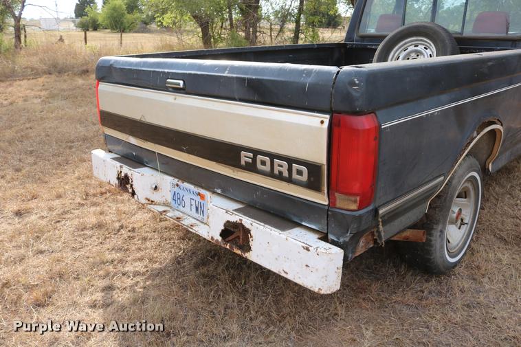 image for item DD0242 1992 Ford F150 pickup truck