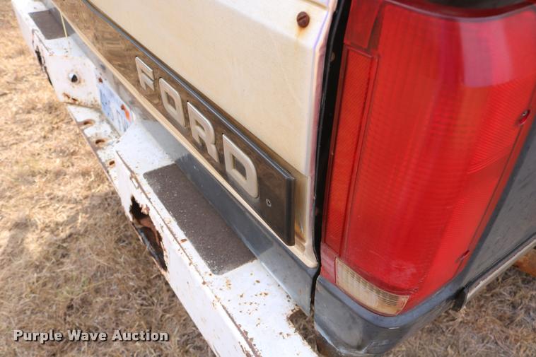 image for item DD0242 1992 Ford F150 pickup truck