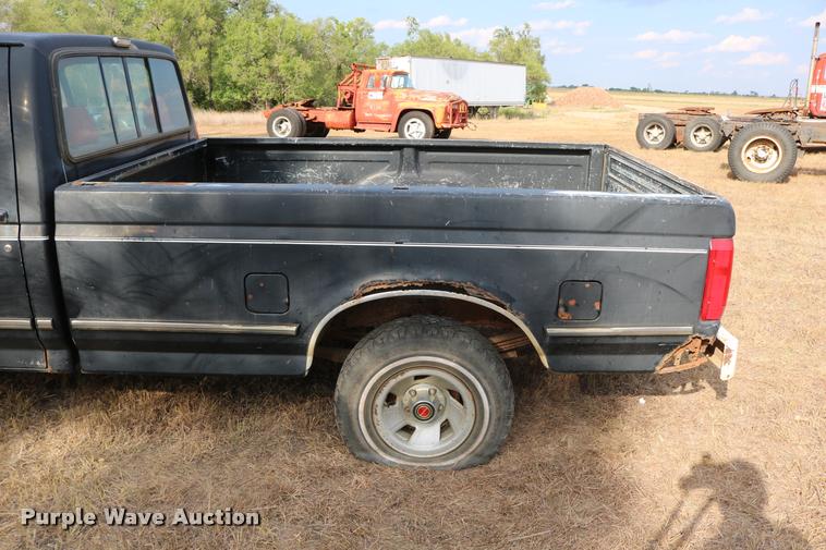 image for item DD0242 1992 Ford F150 pickup truck