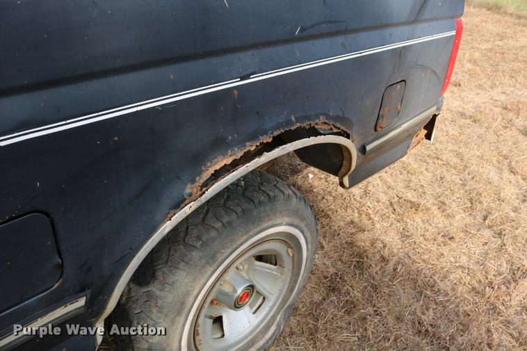 image for item DD0242 1992 Ford F150 pickup truck