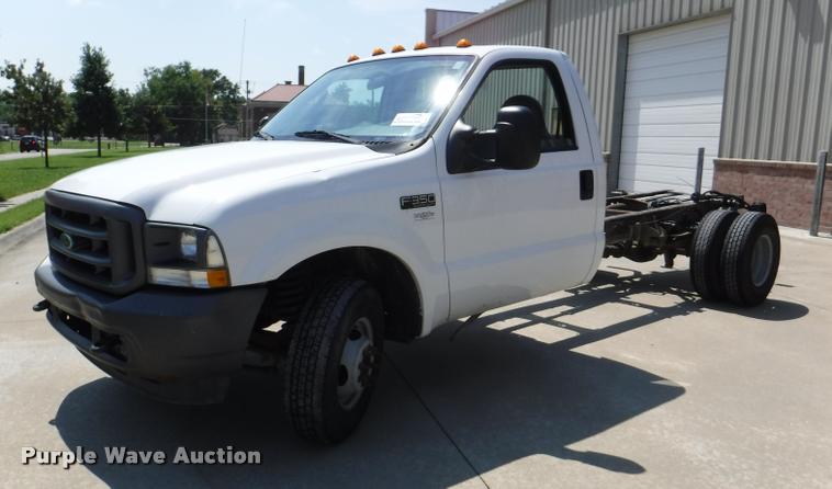 image for item DD0874 2004 Ford F350 Super Duty XL pickup truck cab and chassis
