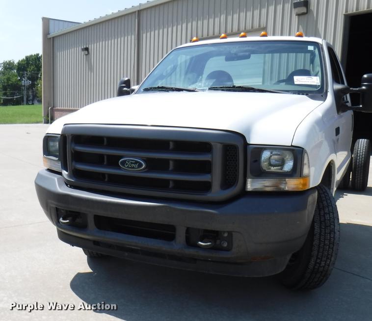 image for item DD0874 2004 Ford F350 Super Duty XL pickup truck cab and chassis