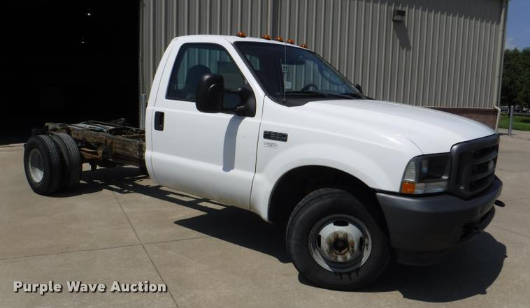 image for item DD0874 2004 Ford F350 Super Duty XL pickup truck cab and chassis