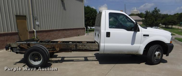 image for item DD0874 2004 Ford F350 Super Duty XL pickup truck cab and chassis