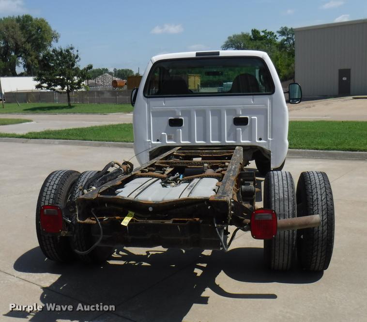 image for item DD0874 2004 Ford F350 Super Duty XL pickup truck cab and chassis