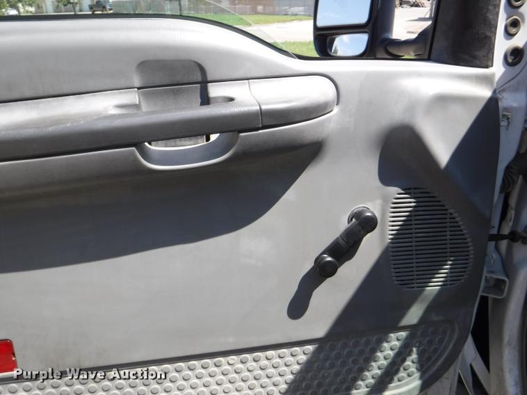 image for item DD0874 2004 Ford F350 Super Duty XL pickup truck cab and chassis