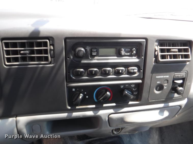 image for item DD0874 2004 Ford F350 Super Duty XL pickup truck cab and chassis