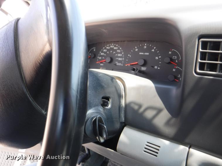 image for item DD0874 2004 Ford F350 Super Duty XL pickup truck cab and chassis