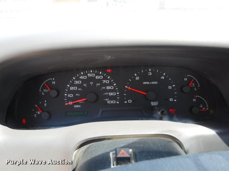 image for item DD0874 2004 Ford F350 Super Duty XL pickup truck cab and chassis