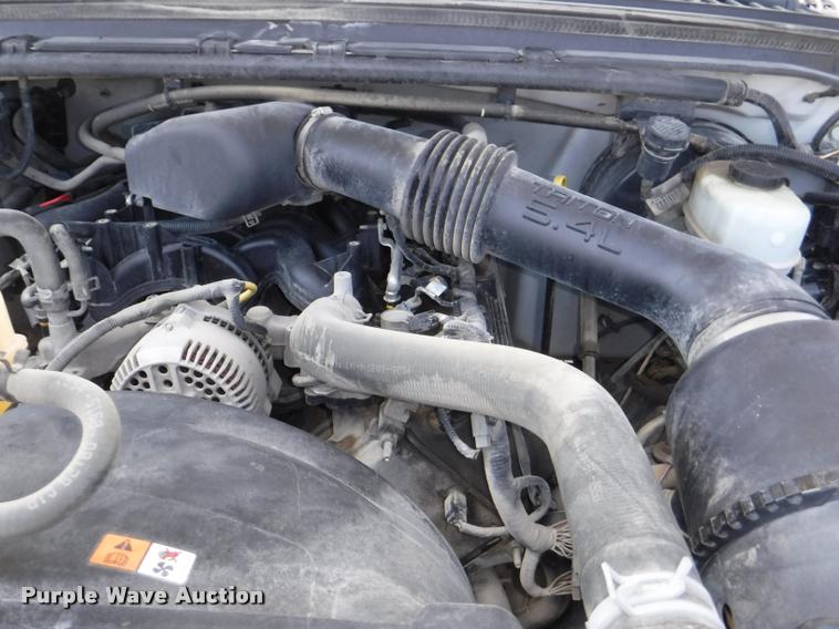 image for item DD0874 2004 Ford F350 Super Duty XL pickup truck cab and chassis