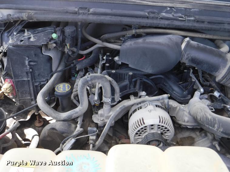 image for item DD0874 2004 Ford F350 Super Duty XL pickup truck cab and chassis