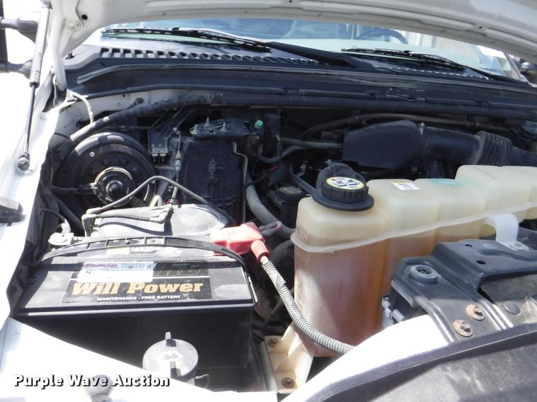 image for item DD0874 2004 Ford F350 Super Duty XL pickup truck cab and chassis