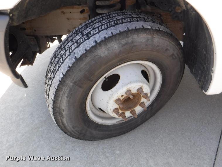 image for item DD0874 2004 Ford F350 Super Duty XL pickup truck cab and chassis