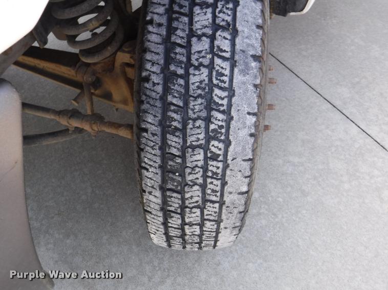 image for item DD0874 2004 Ford F350 Super Duty XL pickup truck cab and chassis